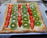 Foto del paso 6 de la receta: Tarta hojaldre con crema y fruta
