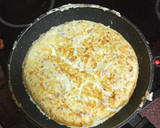 Foto del paso 3 de la receta: Tortilla de papas cocidas, bacon y queso rallado