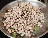 A picture of step 3 of Peanut sundal.