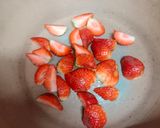 वनीला स्ट्रॉबेरी शेक (vanilla strawberry recipe in Hindi) रेसिपी चरण 1 फोटो