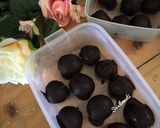 Foto langkah ke 3 dari resep Simple Cake Pops.
