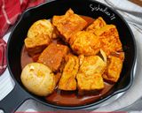 Foto langkah ke 4 dari resep Semur Tahu & Telor Pedas.
