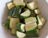 Foto del paso 1 de la receta: Ensalada de calabacitas a la vinagreta