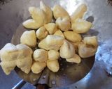 Foto langkah ke 7 dari resep Bakso Tapioka Goreng Mekar.