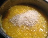 Foto langkah ke 5 dari resep Risotto Milanese.