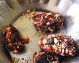 A picture of step 2 of Dates and paan rolls.