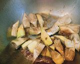 Foto del paso 3 de la receta: Wok de verduras y gambas con aceite esencial de frutos secos
