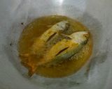 Foto langkah ke 2 dari resep Kembung Bumbu Kuning 3S.