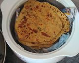 A picture of step 6 of Kasuri Methi Paratha.