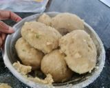 A picture of step 4 of Sarevda papdi.