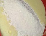 A picture of step 2 of Cream cake.