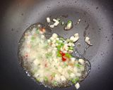 รูปขั้นตอนการทำที่ 3 ของ กุ้งผัดพริกขี้หนู