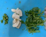 รูปขั้นตอนการทำที่ 1 ของ กุ้งผัดพริกขี้หนูใส่ผักชี 🌿🦐 เมนูเคลียร์ตู้เย็น
