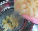 A picture of step 2 of Pizza macaroni.