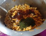 A picture of step 4 of Pune ki bhel.