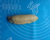 Foto langkah ke 4 dari resep Caterpillar Bread.
