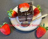 Pas rețetă Prăjitură blat cacao cu gem vișine, nucă, cremă caramel și glazură cacao 😋 2 fotografie