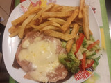 Milanesa napolitana con fritas y ensalada