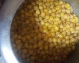 A picture of step 1 of Chane ki sabzi.