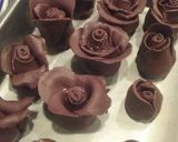 A picture of step 18 of Chocolate Strawberry Roses.