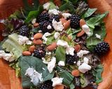 Foto del paso 2 de la receta: Ensalada verde con zarzamoras, almendras y queso de cabra