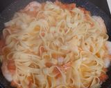 Pas rețetă Tagliatelle și creveți în sos de vin cu usturoi 1 fotografie