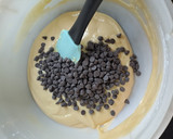 Foto del paso 2 de la receta: Budín sin tacc de yogur con chips de chocolate