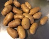 Une image de l'étape 1 de Pommes de terre au diable à l'ail et au thym.