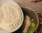 Foto del passaggio 2 della ricetta Risotto alle zucchine e stracchino