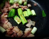 รูปขั้นตอนการทำที่ 5 ของ ซุปมิโซะเต้าหู้มันหวานเห็ดเบคอน