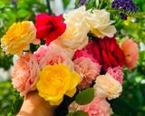 Hình bước làm 1 của món Men bánh mì tự nhiên từ hoa hồng (Rose yeast water)