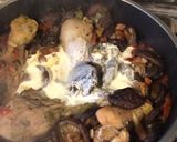 Foto del paso 7 de la receta: Muslitos de pollo con hongos secos