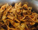 Foto del paso 2 de la receta: Pasta corbatita en salsa roja casera con carne molida!
