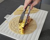 Foto langkah ke 5 dari resep Chicken Wrap with Oat Tortillas.