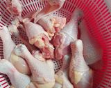 Hình bước làm 1 của món Gà cuộn Nấm.
