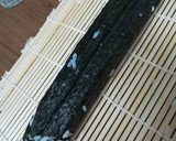 Foto del paso 9 de la receta: Sushi de salmón y aguacate
