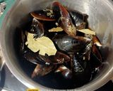 Foto del paso 1 de la receta: Arroz con rape y caldo de carne