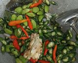 Foto langkah ke 2 dari resep Jangan Lombok Ijo.