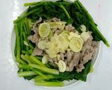 รูปขั้นตอนการทำที่ 1 ของ หมูมะนาวคะน้าสุกกรอบ