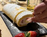 Foto del paso 9 de la receta: Tronco Navidad de nata y fresones
