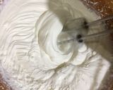 Hình bước làm 7 của món Bánh bông lan phô mai Nhật Bản (Japanese chiffon cheese cupcakes)