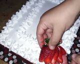 A picture of step 9 of Strawberries cake.