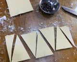 Foto langkah ke 3 dari resep Croissant Puff Pastry, Cepat dan Mudah!.