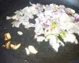 ரோட்டுக்கடை முட்டை ஃப்ரைடு ரைஸ் (Muttai fried rice recipe in tamil) ரெசிபி ஸ்டேப் 3 புகைப்படம்