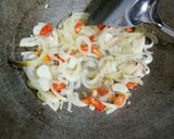 Foto langkah ke 3 dari resep Dadar Telur Cah Taoge Pedas Gurih.