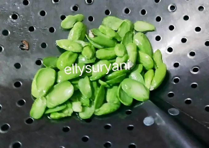 Langkah-langkah untuk membuat Cara bikin Sambal Baby Cumi Plus Pete Ala Rumah Kami