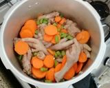 Foto del paso 2 de la receta: Patas de pollo guisadas