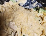 Foto del paso 6 de la receta: Pasta penne con pollo, brócoli y salsa Alfredo
