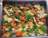 Foto del paso 2 de la receta: 217. Dorada con menestra de verduras y patatas / Horno