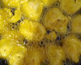 A picture of step 2 of Kadhi Pakoda.